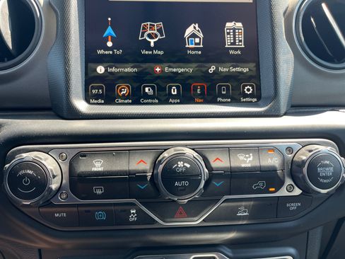 Used 2023 Jeep Wrangler Unlimited AWD/4WD image 25