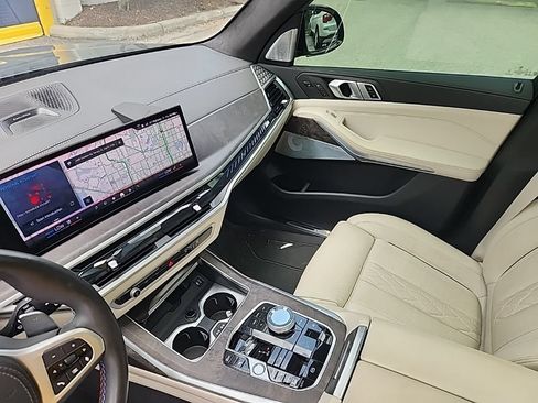 Used 2025 BMW X7 M60i AWD/4WD image 6
