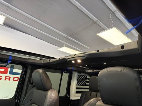 Used 2024 Jeep Wrangler Unlimited Sahara w/ Technology Group AWD/4WD image 28