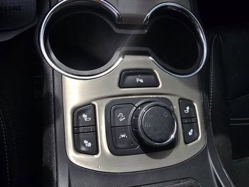 Used 2024 GMC Terrain Denali image 32