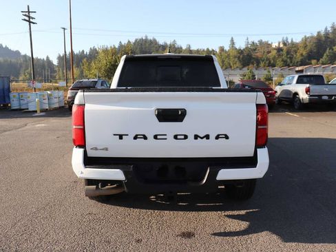 Certified 2025 Toyota Tacoma SR5 AWD/4WD image 6
