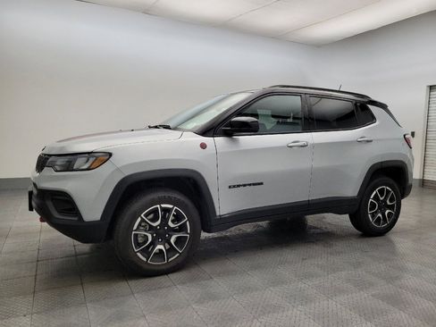 Used 2024 Jeep Compass Trailhawk image 2