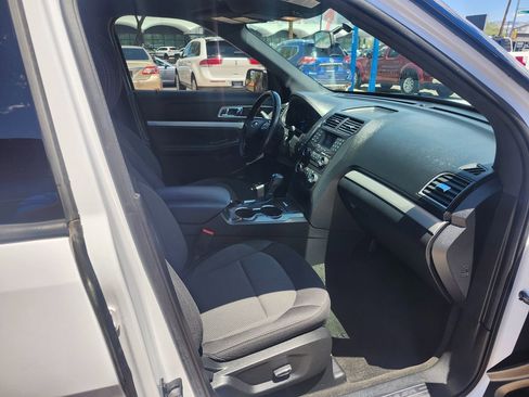 Used 2017 Ford Explorer XLT FWD image 17