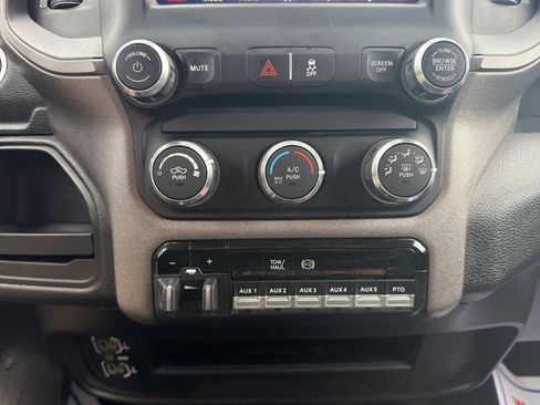 Used 2019 RAM 5500 Tradesman w/ Chrome Appearance Group AWD/4WD image 16