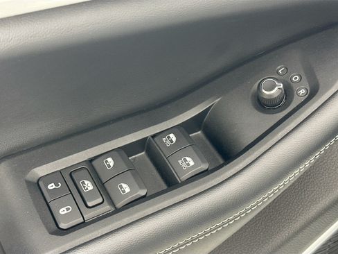 Used 2023 Jeep Grand Cherokee L Limited w/ Black Appearance Package RWD image 18
