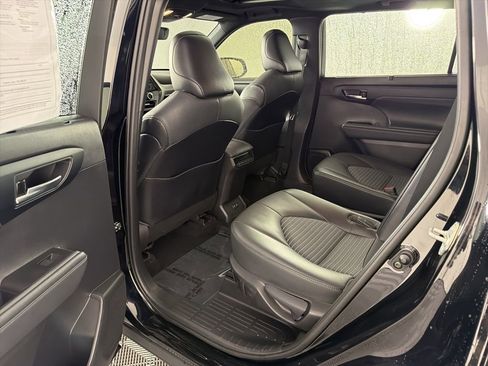 Used 2021 Toyota Highlander XSE image 23