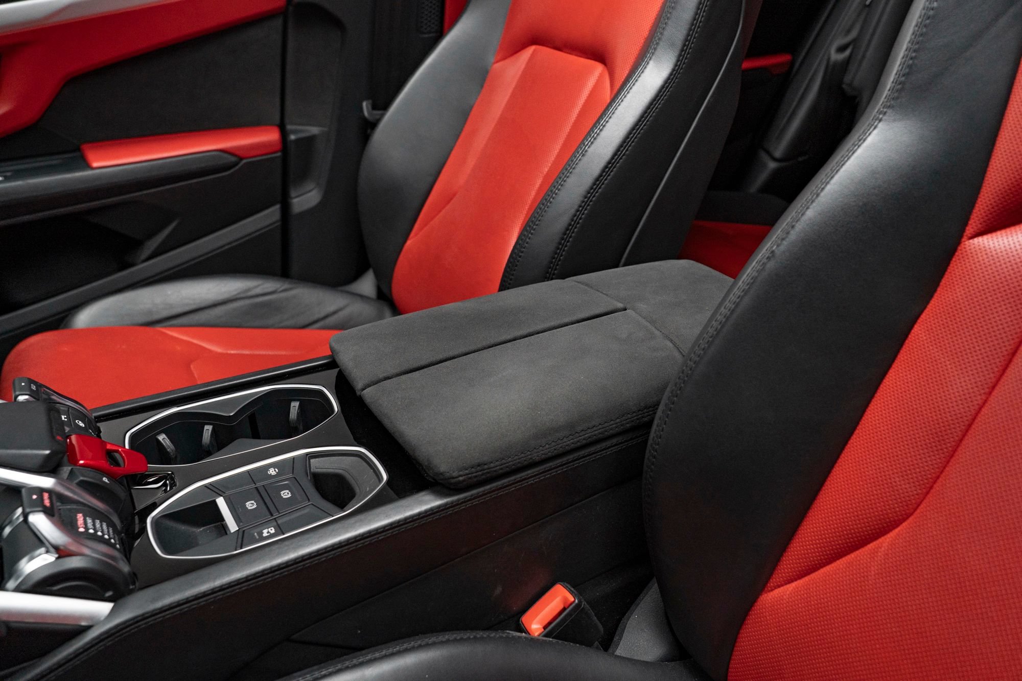 Used 2020 Lamborghini Urus AWD/4WD image 17