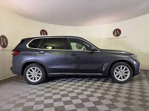 Used 2021 BMW X5 xDrive40i w/ Premium Package image 9