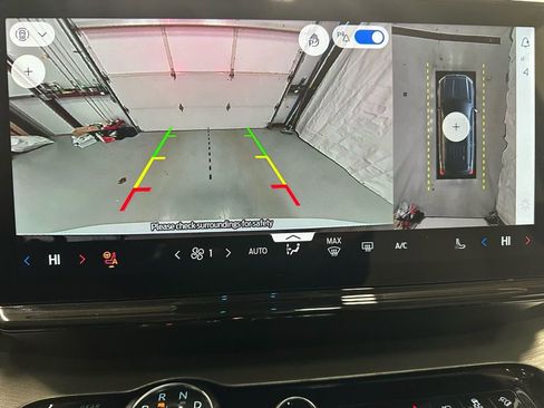 Used 2025 Ford Expedition Platinum image 31