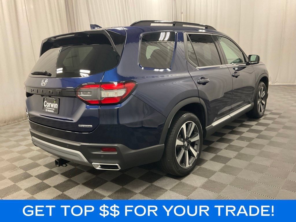 Used 2025 Honda Pilot Touring image 3