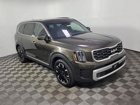 Used 2024 Kia Telluride SX w/ Towing Package FWD image 2
