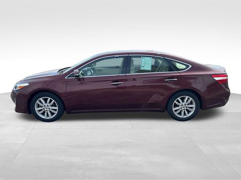 Used 2013 Toyota Avalon XLE FWD image 2
