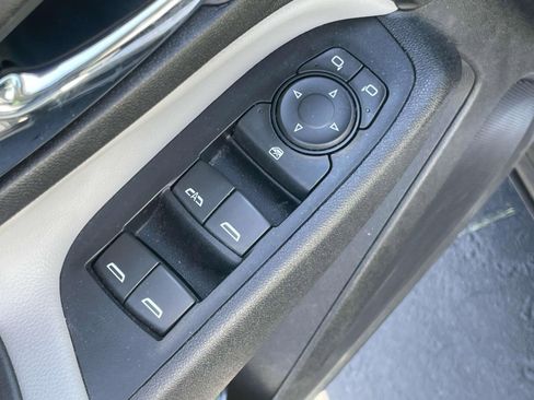 Used 2020 Chevrolet Equinox LS FWD image 17