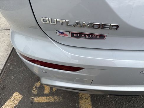 Used 2024 Mitsubishi Outlander 4WD Plug-In Hybrid image 25