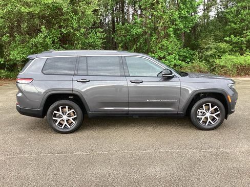 Used 2024 Jeep Grand Cherokee L Limited w/ Luxury Tech Group II AWD/4WD image 4