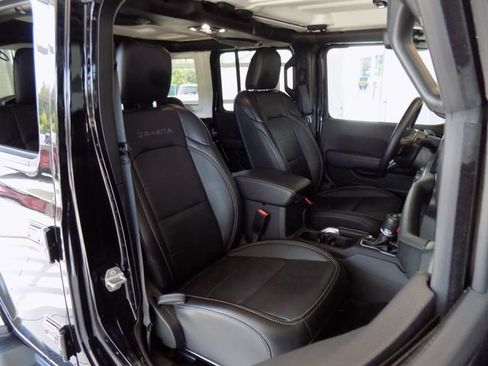 Used 2022 Jeep Wrangler Unlimited Sahara w/ LED Lighting Group AWD/4WD image 27