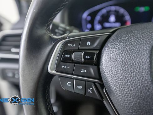 Used 2018 Honda Accord Touring image 14