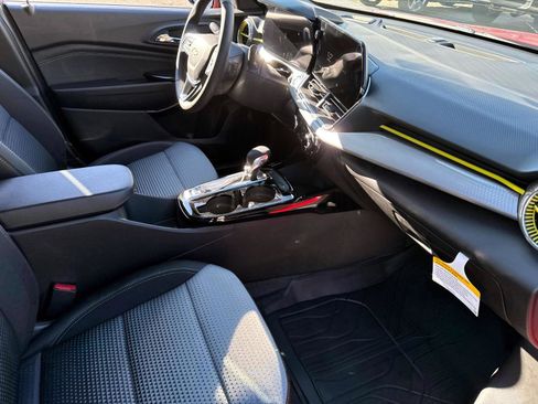 New 2026 Chevrolet Trax LT w/ LT Convenience Package FWD image 6