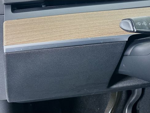 Used 2022 Tesla Model Y Long Range image 16