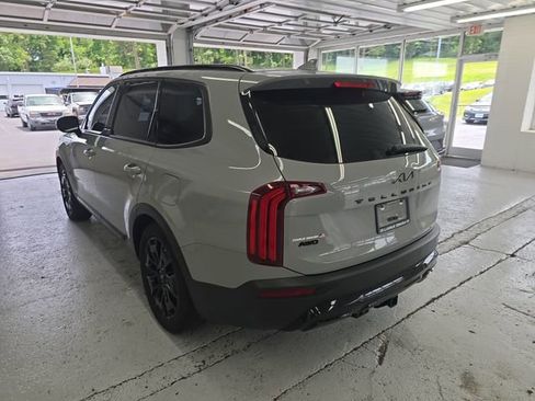 Used 2022 Kia Telluride SX w/ SX Prestige Package AWD/4WD image 3