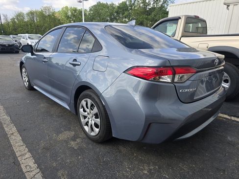 Certified 2022 Toyota Corolla LE FWD image 5