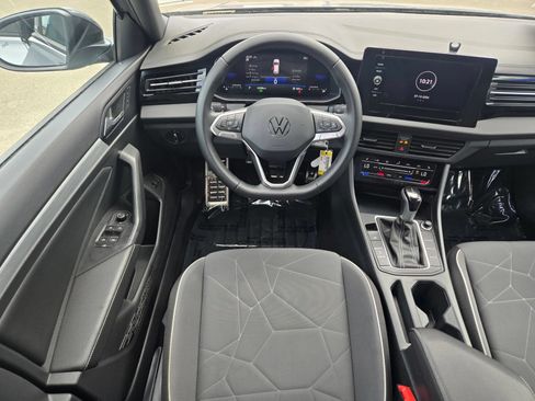 Used 2025 Volkswagen Jetta Sport FWD image 17