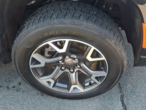 Used 2024 Jeep Wagoneer L Series III w/ Flexible Seating Group image 9