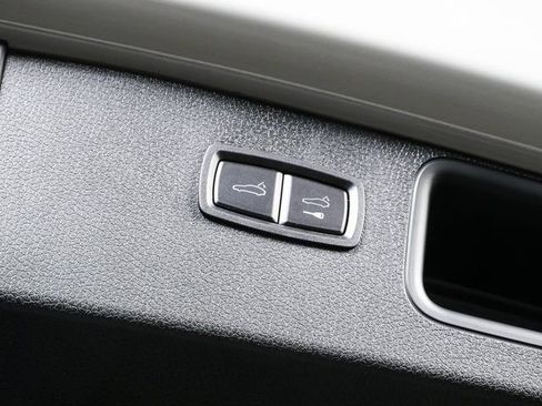 New 2026 Porsche Macan Turbo AWD/4WD image 33