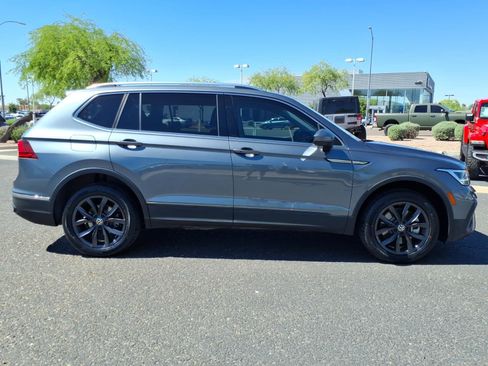 Certified 2022 Volkswagen Tiguan SE image 8