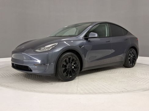 Used 2021 Tesla Model Y Long Range image 32