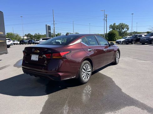 Used 2024 Nissan Altima 2.5 SV AWD/4WD image 3