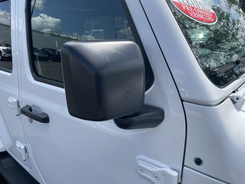 Certified 2025 Jeep Wrangler Unlimited Sahara AWD/4WD image 7