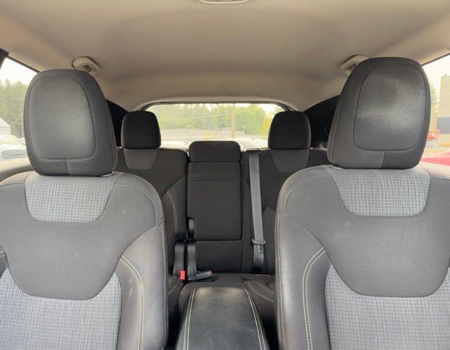 Used 2015 Jeep Cherokee Latitude AWD/4WD image 31