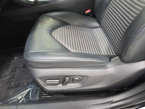 Used 2018 Toyota Camry SE w/ Moonroof Package FWD image 29