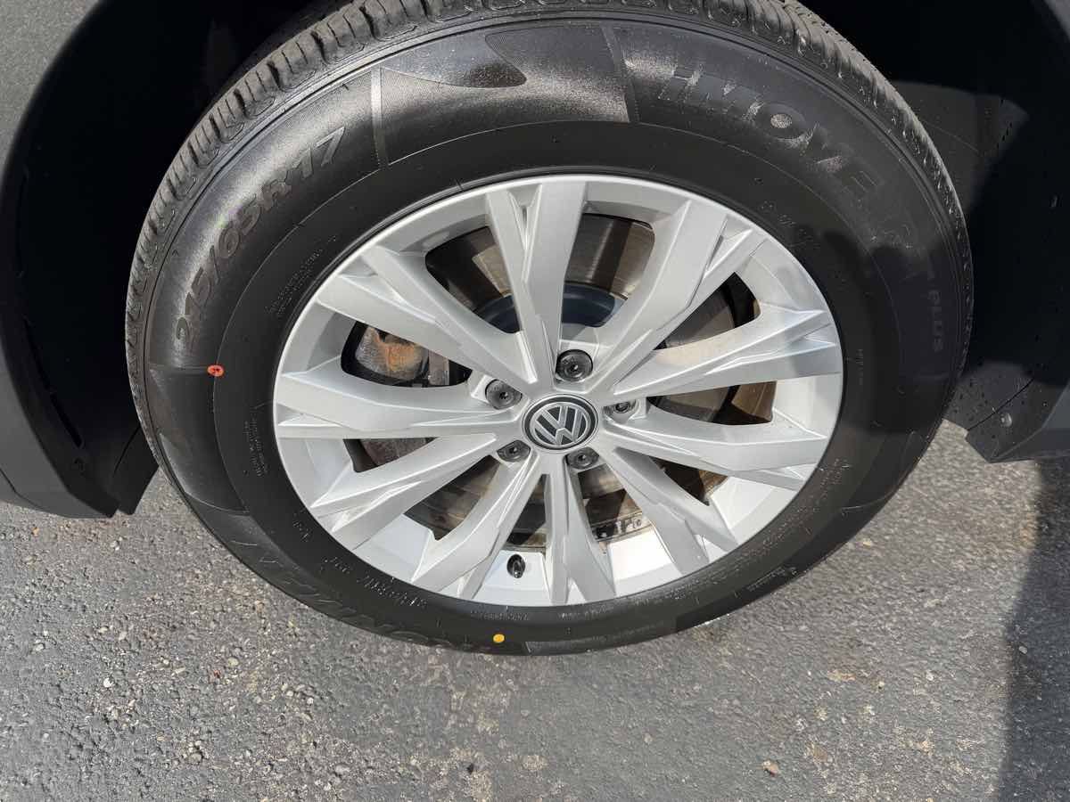Used 2018 Volkswagen Tiguan S FWD image 8