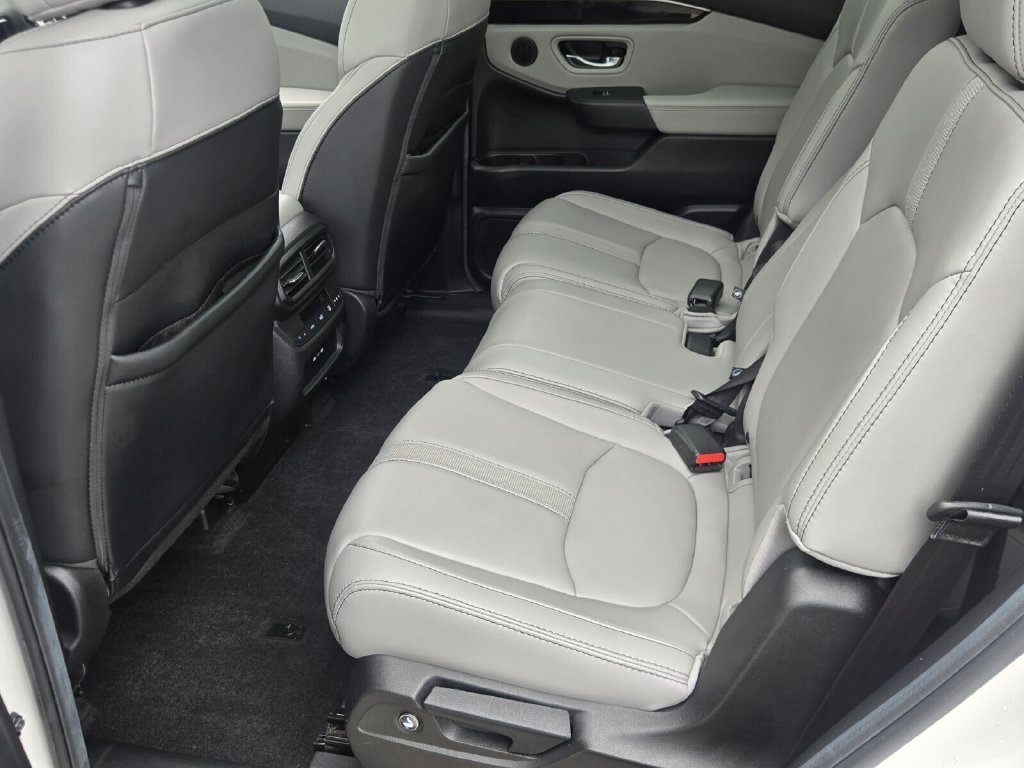 Certified 2025 Honda Pilot Touring image 12