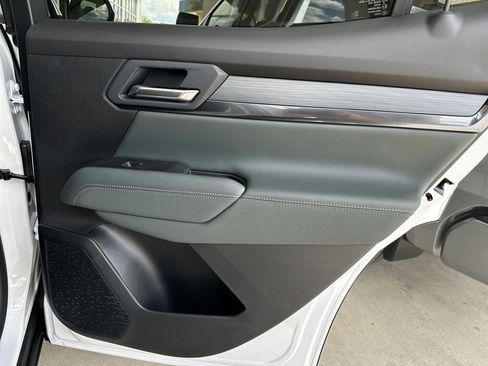 New 2026 GMC Terrain AT4 w/ Technology Package II AWD/4WD image 33