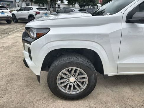 Used 2023 Chevrolet Colorado LT w/ LT Convenience Package II AWD/4WD image 32