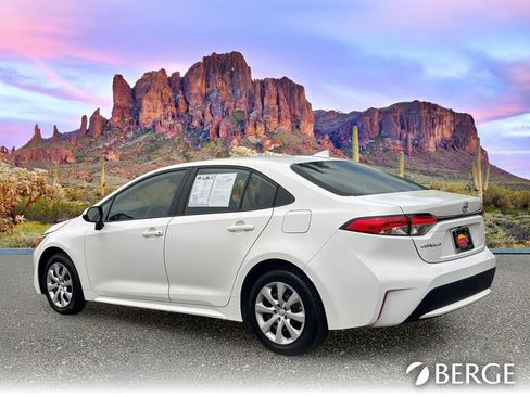 Used 2022 Toyota Corolla LE FWD image 4