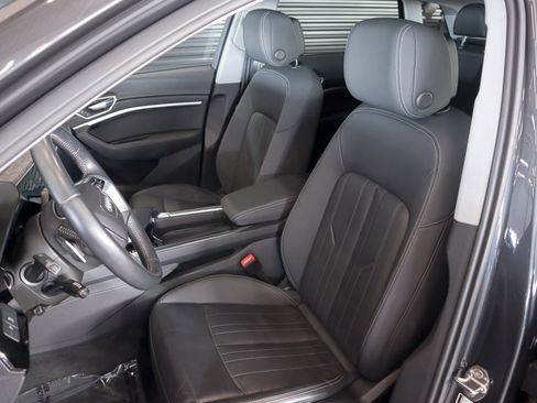 Used 2021 Audi e-tron Premium w/ Convenience Plus Package image 6