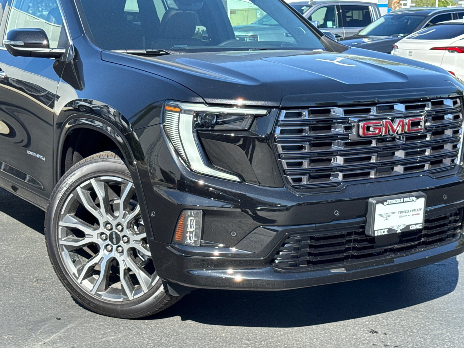 Used 2026 GMC Acadia Denali Ultimate w/ LPO, Illumination Package AWD/4WD image 3