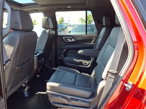 Used 2022 Chevrolet Tahoe Z71 w/ Luxury Package AWD/4WD image 12