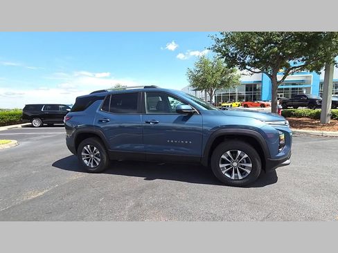 New 2026 Chevrolet Equinox LT w/ Convenience Package II FWD image 17
