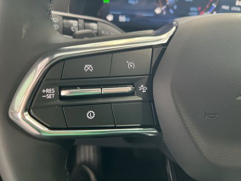 New 2026 Chevrolet Equinox LT w/ Convenience Package II FWD image 19