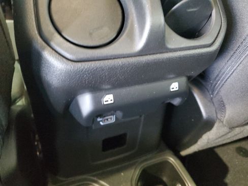 Used 2022 Jeep Gladiator Sport AWD/4WD image 13