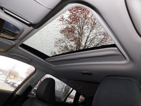 Used 2024 Subaru Crosstrek 2.0i Premium image 17