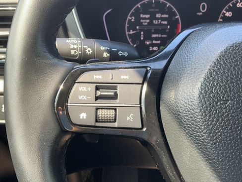 Used 2024 Honda Pilot EX-L image 12