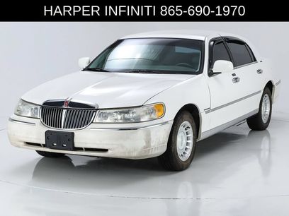 Used 2000 Lincoln Town Car Executive