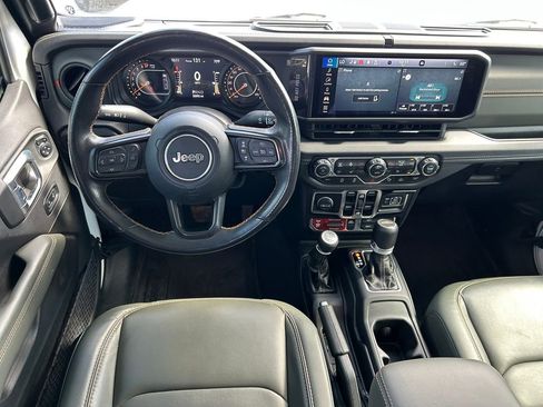 Used 2024 Jeep Gladiator Mojave w/ Safety Group image 18