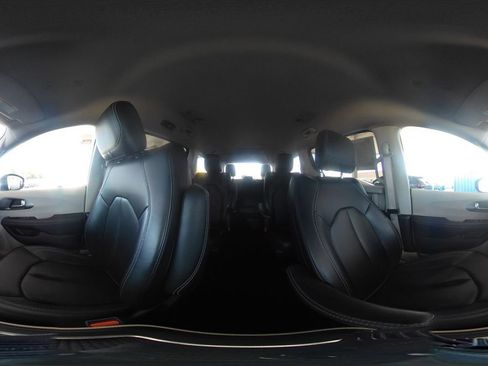 Used 2023 Chrysler Pacifica Touring-L FWD image 44